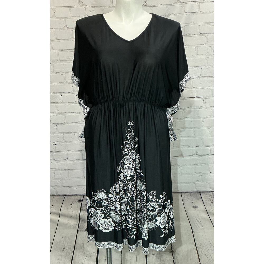Blooming Rose Woman Black and White Kaftan Dress (Size 2X)
